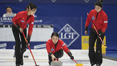 上的表现至 上的表现至